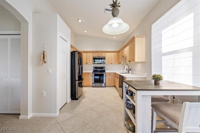 Building Photo - 3131 Meandering Way