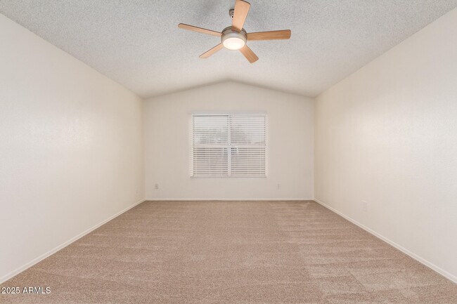 Building Photo - 2901 E Woodland Dr