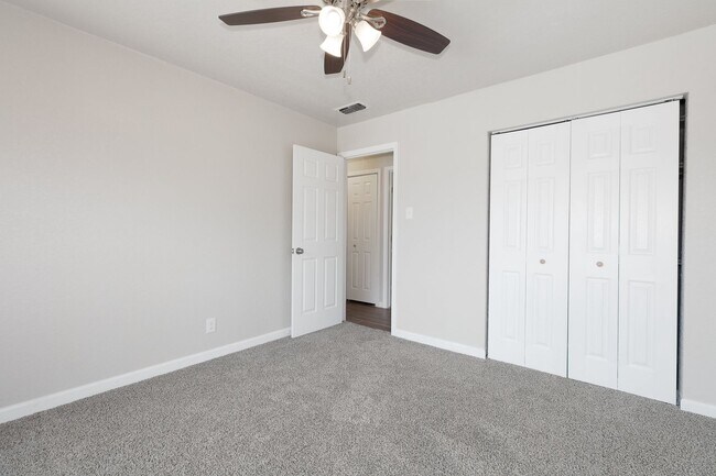Building Photo - Renovated 2 Bedroom 1 Bath Near UTSA, Medi...