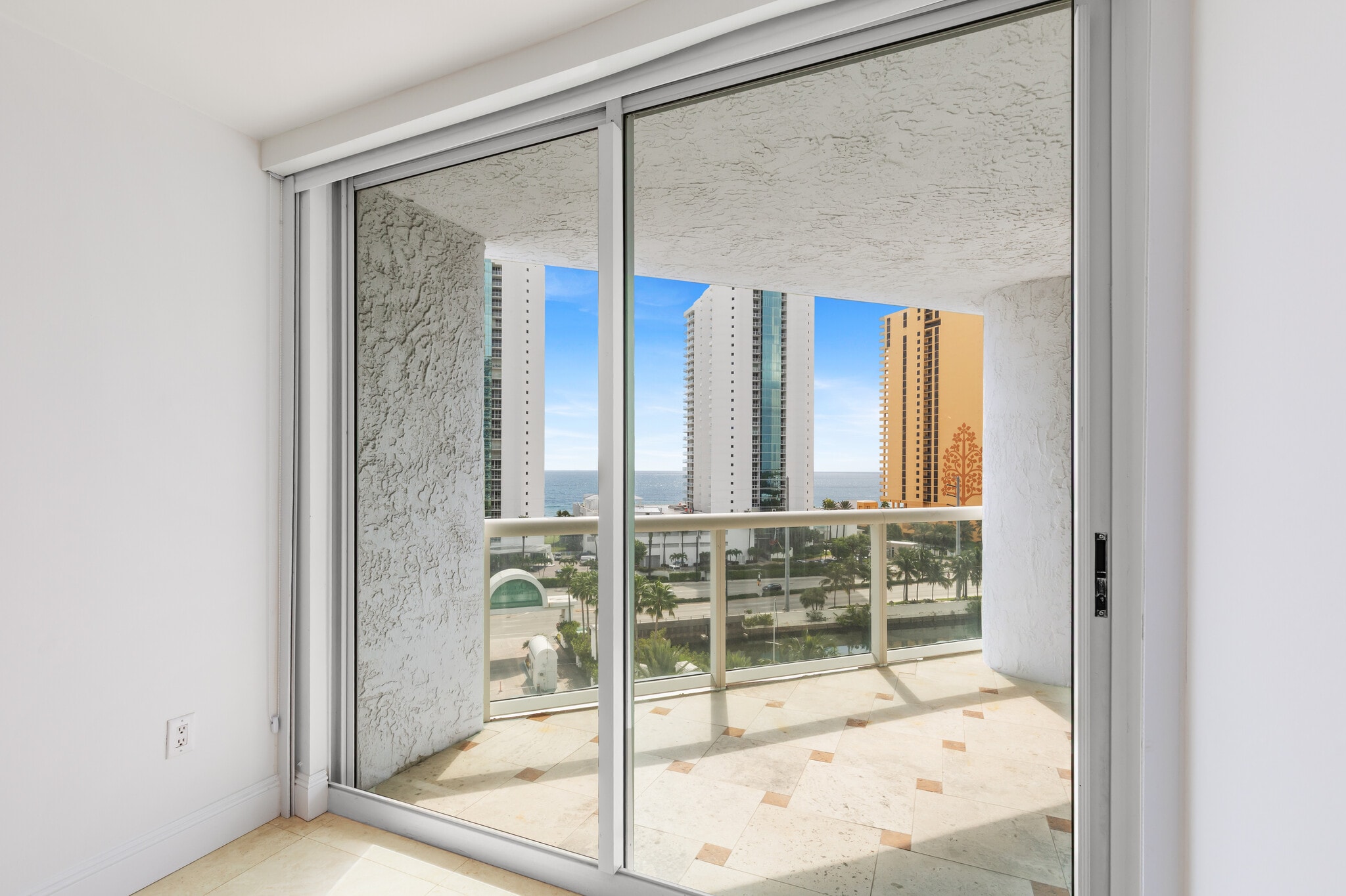 Building Photo - 16400 Collins Ave