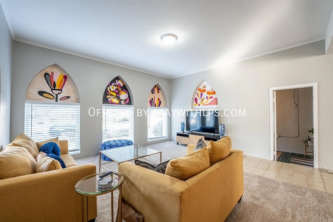 Building Photo - 2035 Central Ave