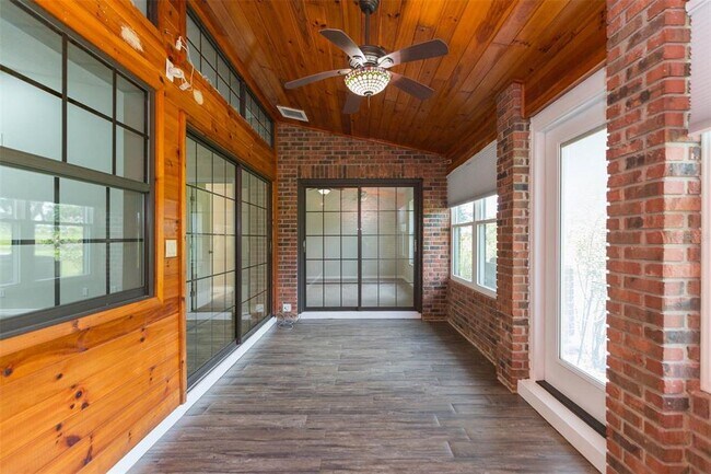 Building Photo - 6541 Brentwood Dr.