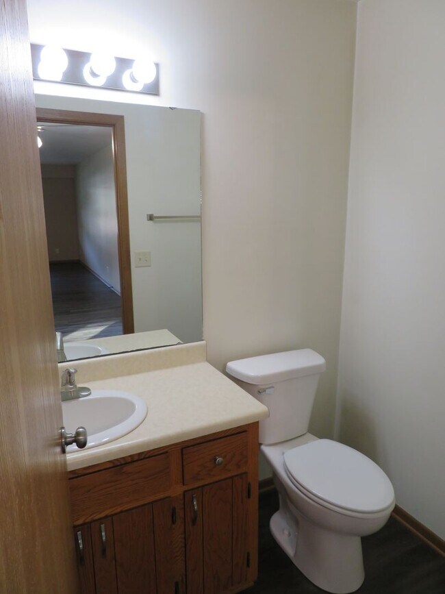 Building Photo - Harry Roethle Briarwood Duplex