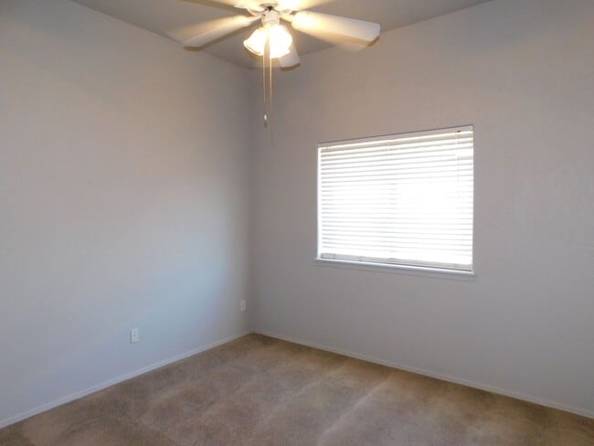 Building Photo - 3 BED 2 BATH IN YUMA EAST!