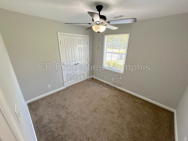 Building Photo - 3825 Glenburee St