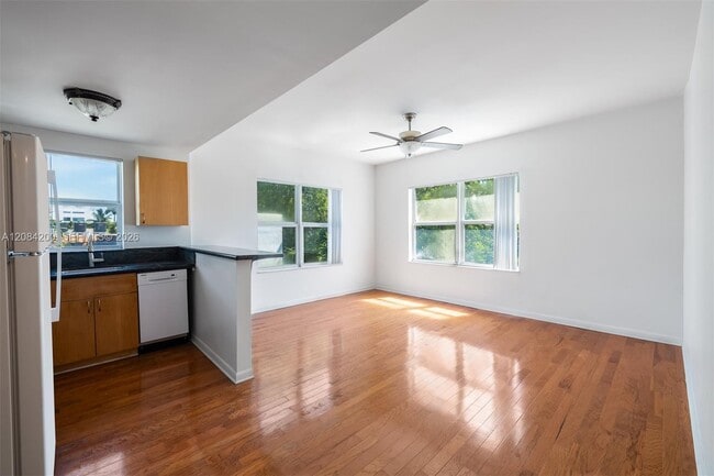 Building Photo - 1542 Drexel Ave