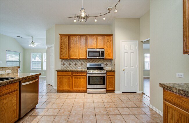 Building Photo - 18223 Heathridge Ln