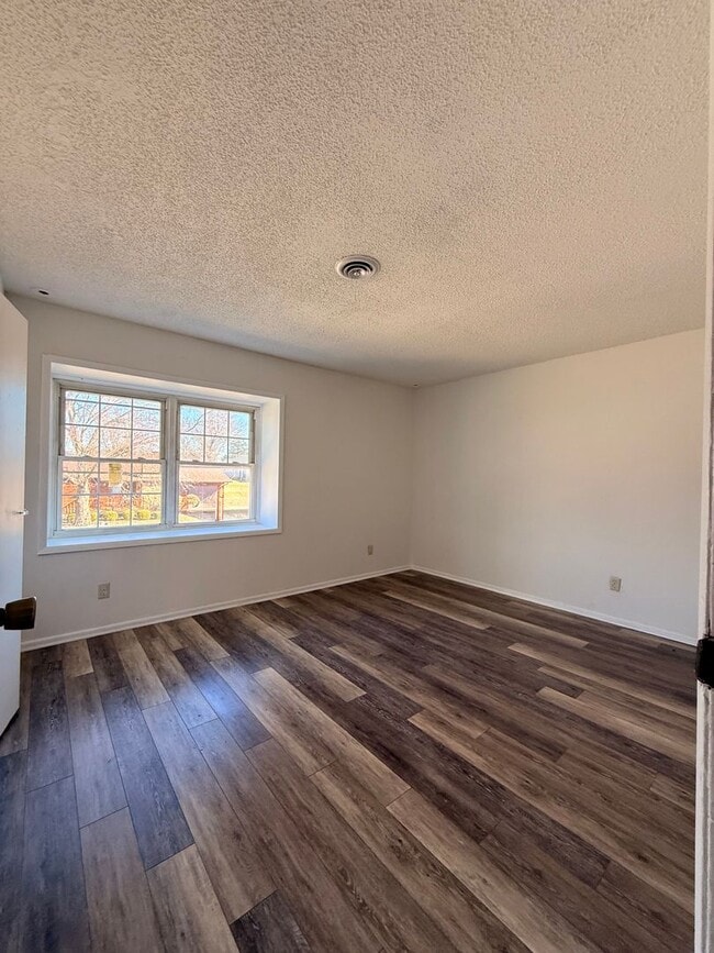 Building Photo - 1287-MF4-E