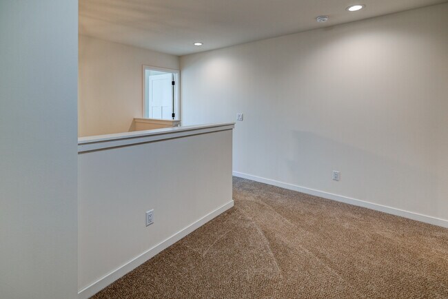 Building Photo - 4873 Lacy Rd
