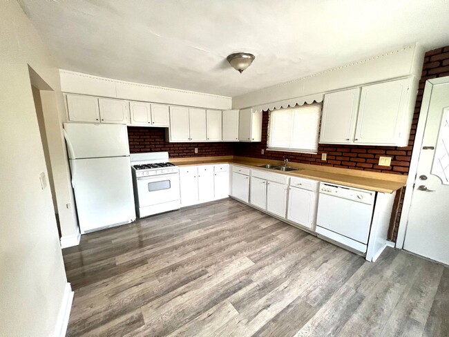 Building Photo - Mt Washington, 2 Bed 1.5 Bath House with Parking, A/C, Patio and More!