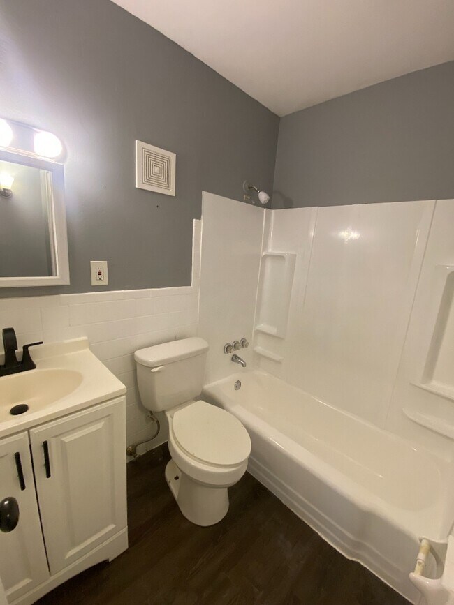 Building Photo - 814-D Schirmer