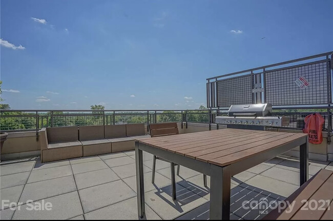 Community Sun Deck - 1320 Fillmore Ave