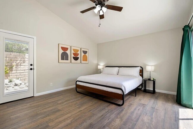 Building Photo - 864 S Mountain View Dr