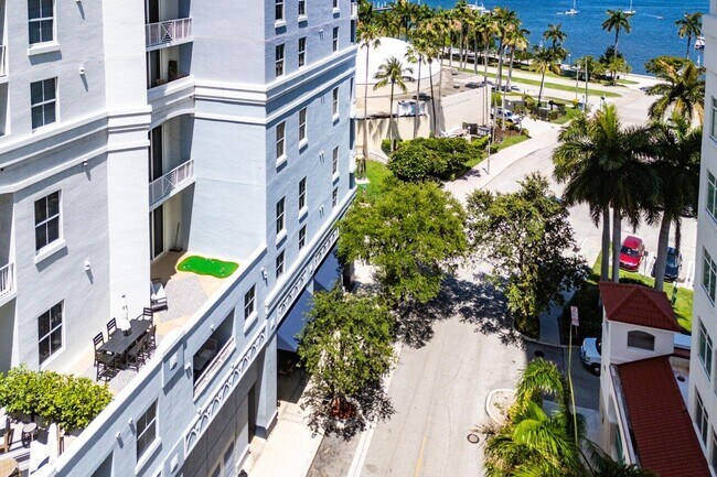 Building Photo - 255 Evernia St