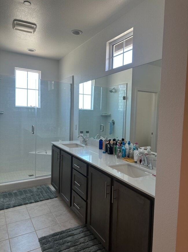 Building Photo - Townhome Perfection!