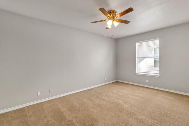 Building Photo - 200 Sandstone Dr