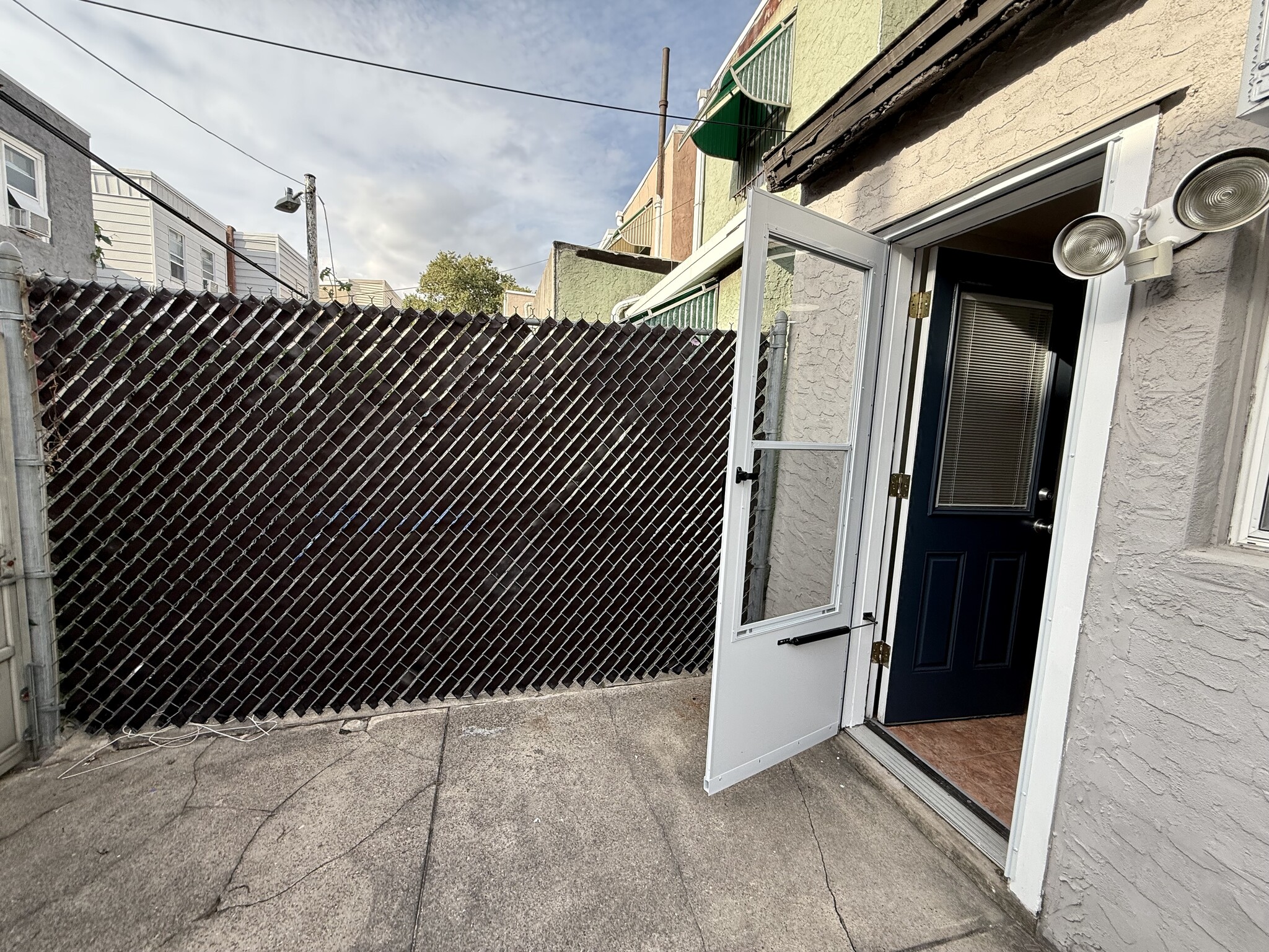 Building Photo - 2322 S Hutchinson St