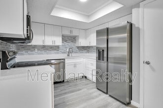 Building Photo - 513 Fairways Ln