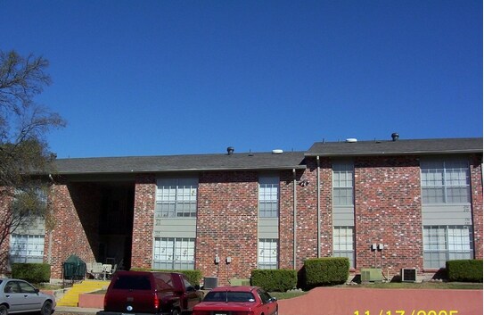 Building Photo - College View Apartments