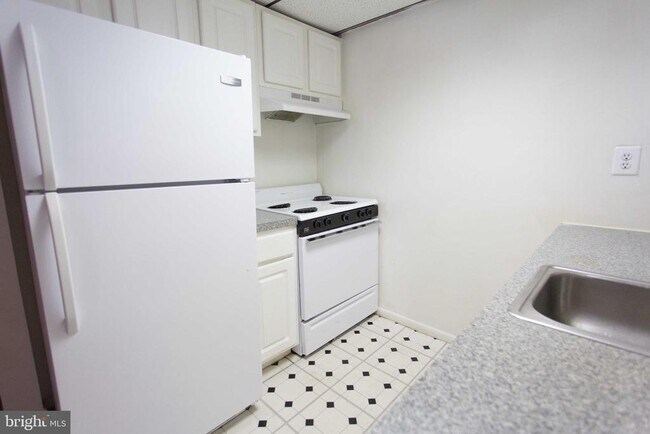 Building Photo - 727 Spruce St
