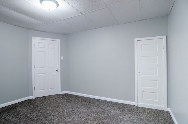 Building Photo - 2 Bed 1 Bath House