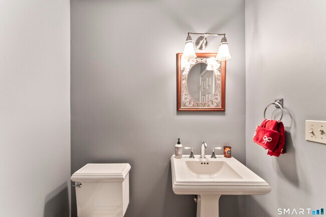 Building Photo - 7 Lower County Rd