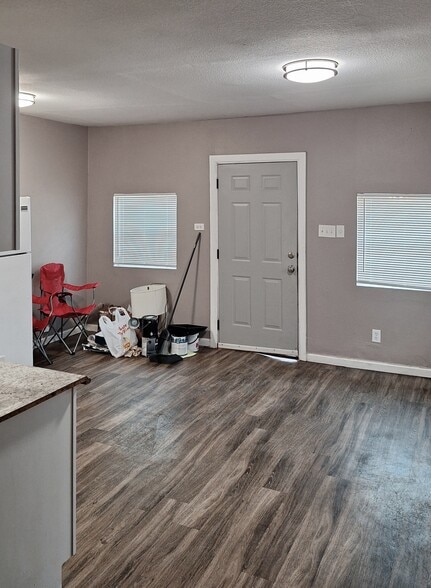 Building Photo - 130 Glenwood Ct