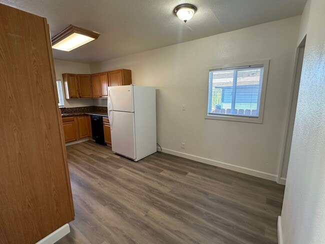 Building Photo - $1,000 Off First Months Rent!! Sparks 2 be...