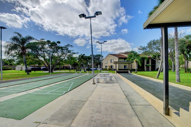 Building Photo - 511 Shady Pine Way