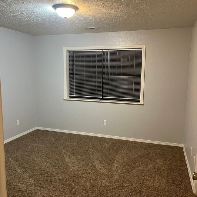 Building Photo - Apartment for Rent