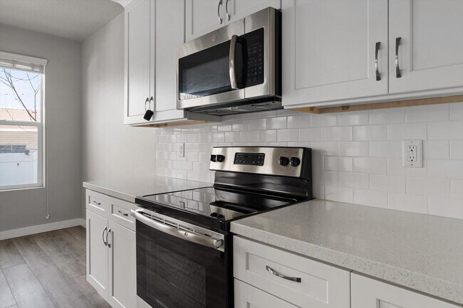 Building Photo - 721 E Zekes Ct