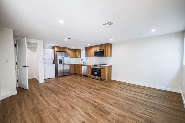 Building Photo - Brand New Townhomes in Echo Park