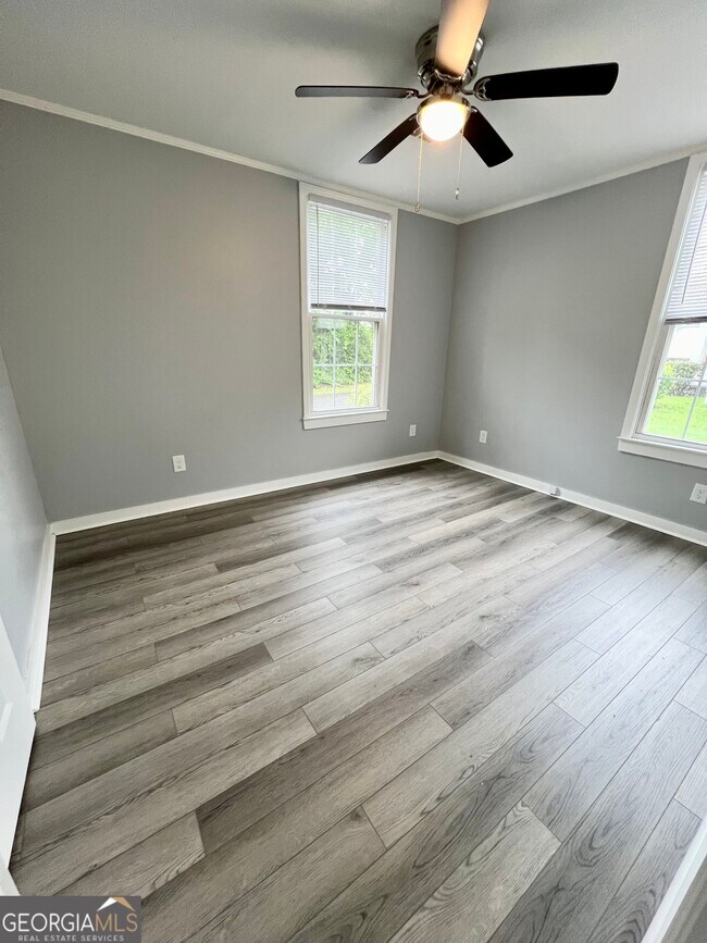 Building Photo - 112 Cedar St