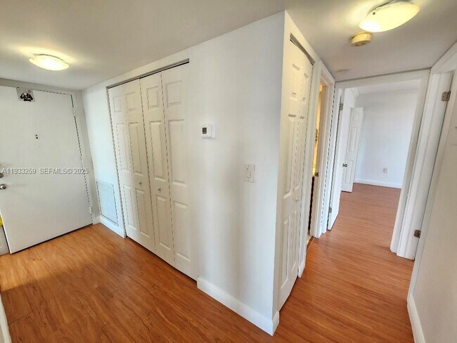 Building Photo - 1300 NE Miami Gardens Dr