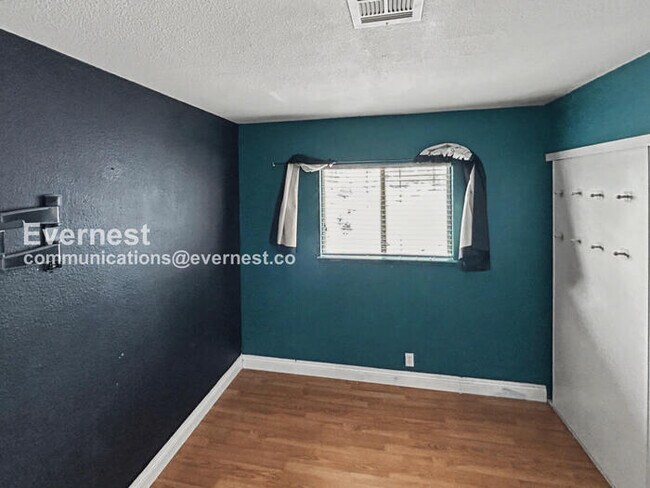 Building Photo - 4 Bed/3 Bath Home with Garage / Pet-Friendly / Vouchers Accepted / Available Now!