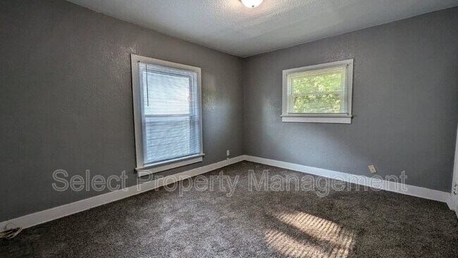 Building Photo - 1115 Maple Ave
