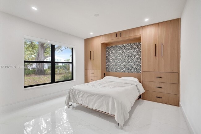 Building Photo - 9901 SW 79th Ave