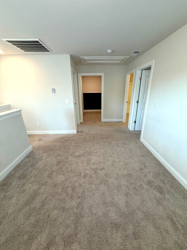 Building Photo - 416 Deveron Dr