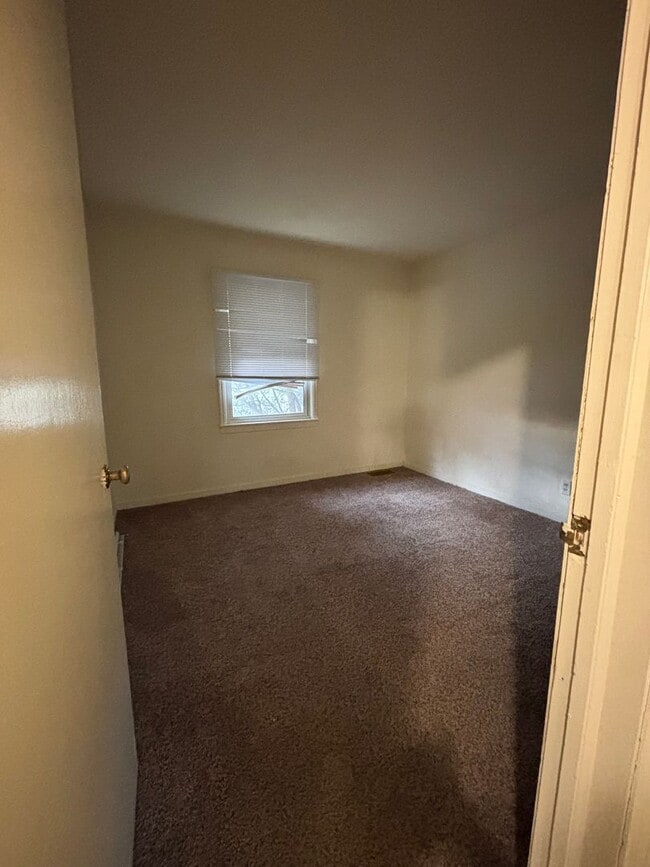 Building Photo - 2 Bedroom Home