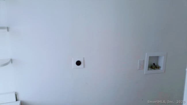 Building Photo - 70 Ford Pl