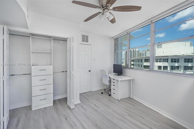Building Photo - 825 Brickell Bay Dr