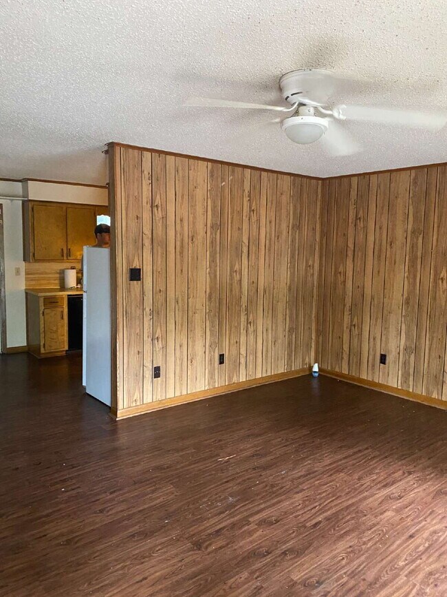 Building Photo - 304 Michelle Ave
