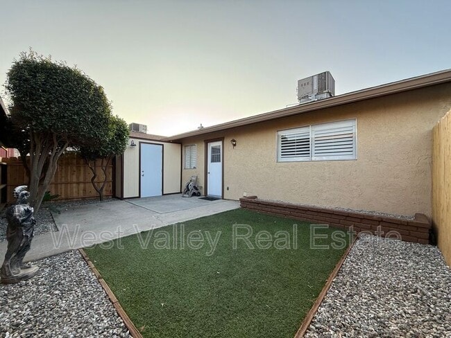 Building Photo - 543 Front St