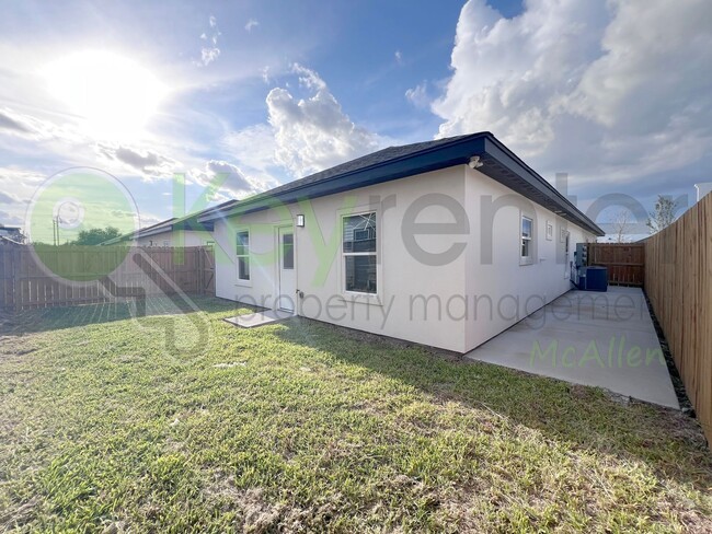 Building Photo - 2004 E 1st St