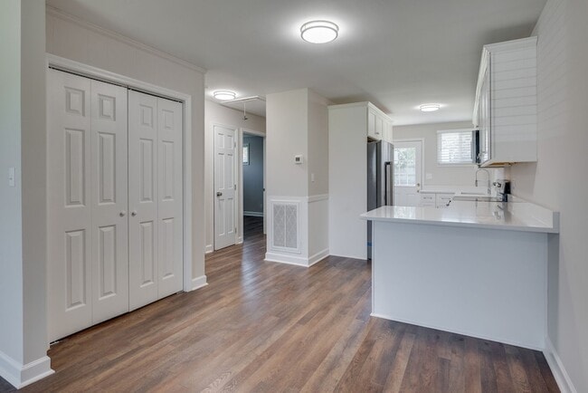 Building Photo - 405 Figuers Dr