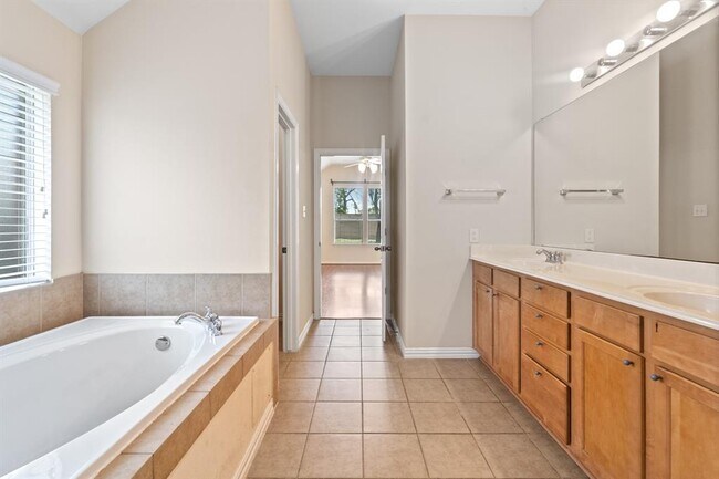 Building Photo - 23219 Dewflower Dr