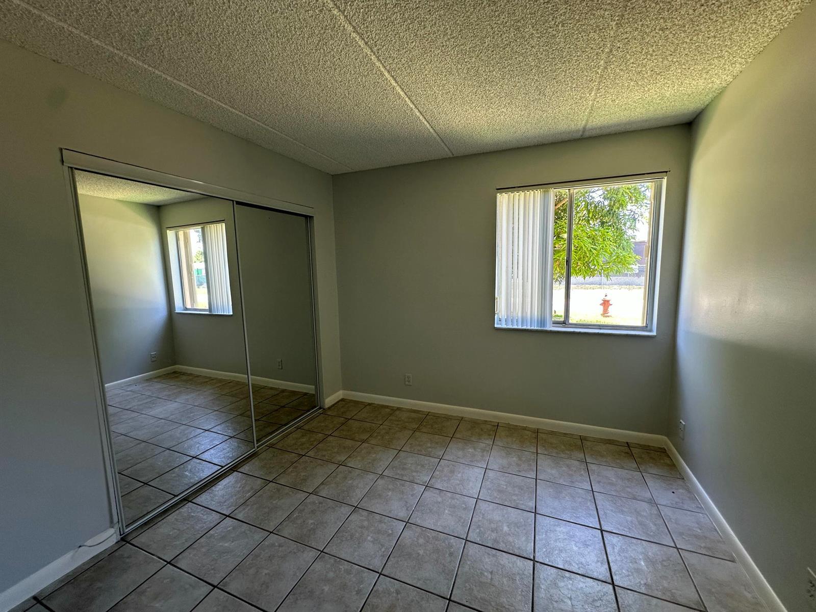 Building Photo - 1799 Fairview Villas Dr