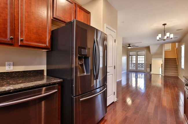 Building Photo - Beautiful Gilbert 3 bed/3 bath Home in The...
