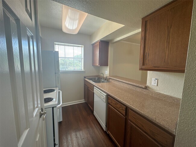 Building Photo - 7315 Brompton St