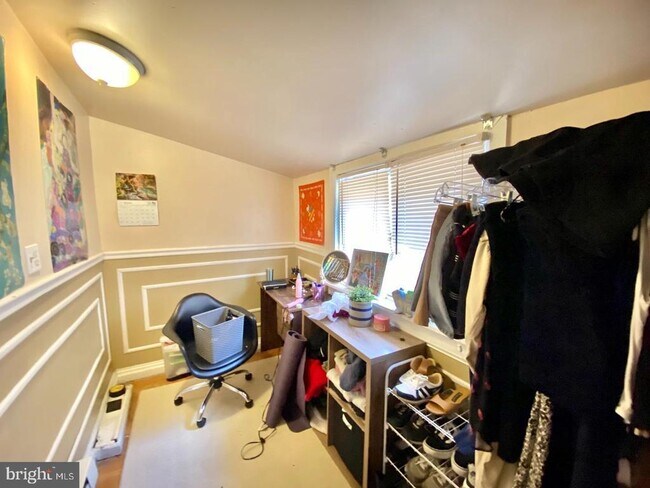 Building Photo - 2021 N Gratz St